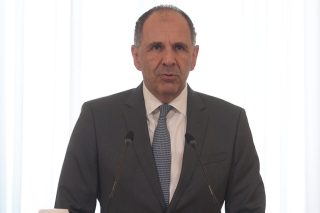Ταύτιση Γεραπετρίτη με τις θέσεις Κάλλας για το Ιράν